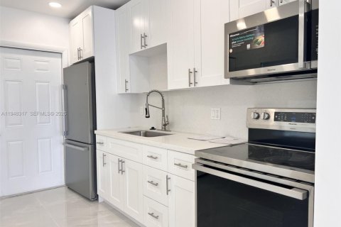 Снять в аренду виллу или дом в Майами, Флорида 1 спальня, 130.71м2, № 2004348 - фото 2