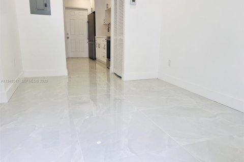 Снять в аренду виллу или дом в Майами, Флорида 1 спальня, 130.71м2, № 2004348 - фото 3