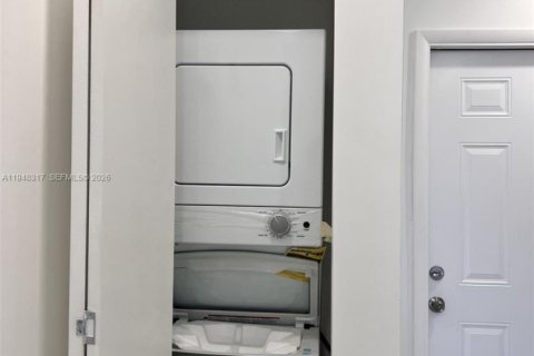 Снять в аренду виллу или дом в Майами, Флорида 1 спальня, 130.71м2, № 2004348 - фото 10