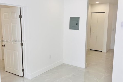 Снять в аренду виллу или дом в Майами, Флорида 1 спальня, 130.71м2, № 2004348 - фото 4