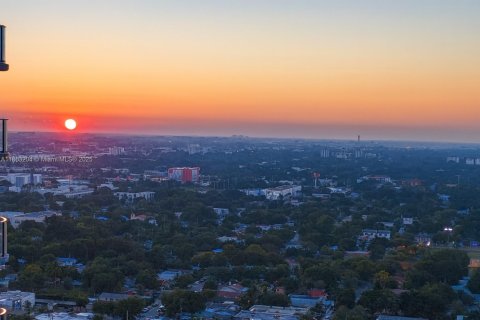 Condo in Miami, Florida, 1 bedroom  № 1890516 - photo 12