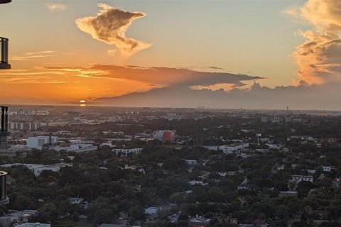 Condominio en venta en Miami, Florida, 1 dormitorio, 56.86 m2 № 1890516 - foto 11