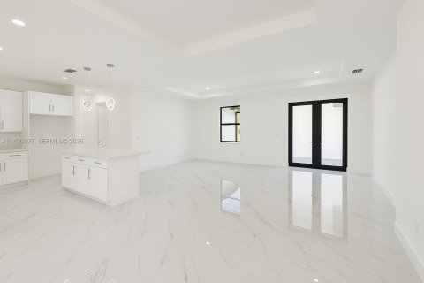 Casa en venta en Lehigh Acres, Florida, 3 dormitorios № 2062284 - foto 3