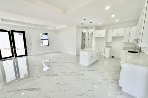 Casa en venta en Lehigh Acres, Florida, 3 dormitorios № 2062284 - foto 2