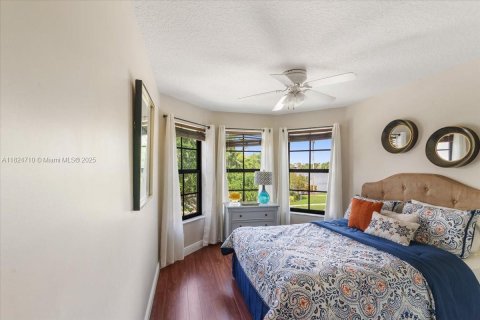 House in Pembroke Pines, Florida 6 bedrooms, 336.49 sq.m. № 1790444 - photo 16