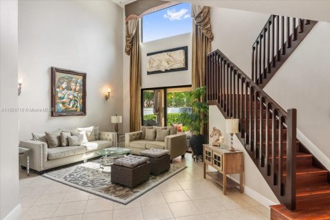 House in Pembroke Pines, Florida 6 bedrooms, 336.49 sq.m. № 1790444 - photo 4