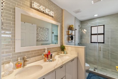 House in Pembroke Pines, Florida 6 bedrooms, 336.49 sq.m. № 1790444 - photo 15