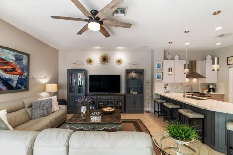 House in Pembroke Pines, Florida 6 bedrooms, 336.49 sq.m. № 1790444 - photo 23