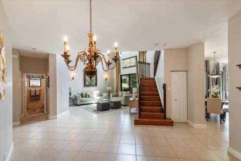 House in Pembroke Pines, Florida 6 bedrooms, 336.49 sq.m. № 1790444 - photo 7