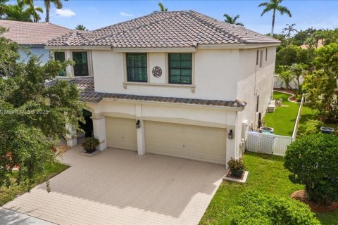 House in Pembroke Pines, Florida 6 bedrooms, 336.49 sq.m. № 1790444 - photo 1