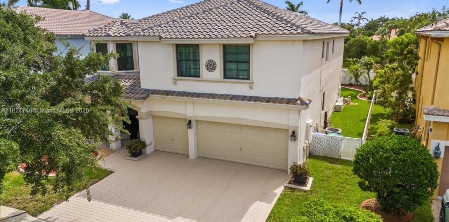 House in Pembroke Pines, Florida 6 bedrooms, 336.49 sq.m. № 1790444