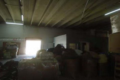 Купить коммерческую недвижимость в Майами, Флорида № 1959843 - фото 11