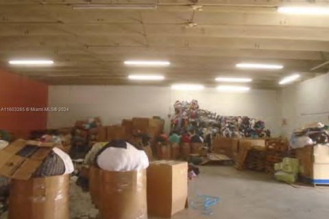 Купить коммерческую недвижимость в Майами, Флорида № 1959843 - фото 9