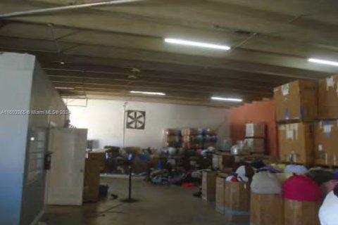 Купить коммерческую недвижимость в Майами, Флорида № 1959843 - фото 12