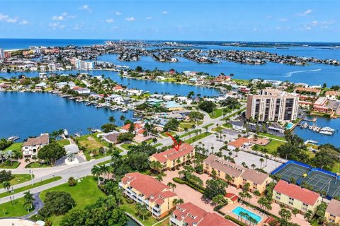 Touwnhouse à vendre à Treasure Island, Floride: 2 chambres, 162.58 m2 № 2391089 - photo 4