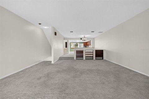 Touwnhouse à vendre à Treasure Island, Floride: 2 chambres, 162.58 m2 № 2391089 - photo 10