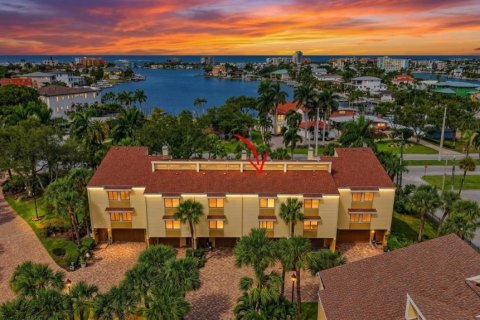 Touwnhouse à Treasure Island, Floride 2 chambres, 162.58 m2 № 2391089