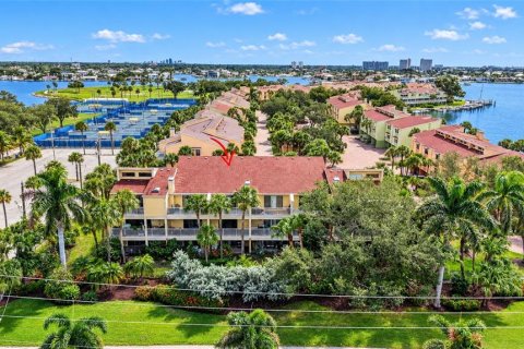 Touwnhouse à vendre à Treasure Island, Floride: 2 chambres, 162.58 m2 № 2391089 - photo 28
