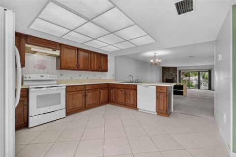 Touwnhouse à vendre à Treasure Island, Floride: 2 chambres, 162.58 m2 № 2391089 - photo 12