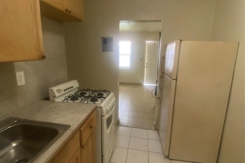 Apartamento en alquiler en Hallandale Beach, Florida, 2 habitaciones, 26.48 m2 № 1224711 - foto 1