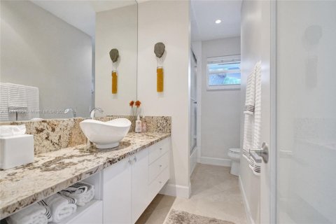 Villa ou maison à vendre à Miami, Floride: 5 chambres, 392.6 m2 № 1842866 - photo 30