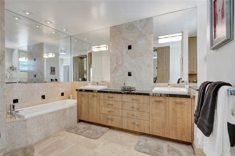 Villa ou maison à vendre à Miami, Floride: 5 chambres, 392.6 m2 № 1842866 - photo 24