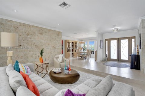 Villa ou maison à vendre à Miami, Floride: 5 chambres, 392.6 m2 № 1842866 - photo 5