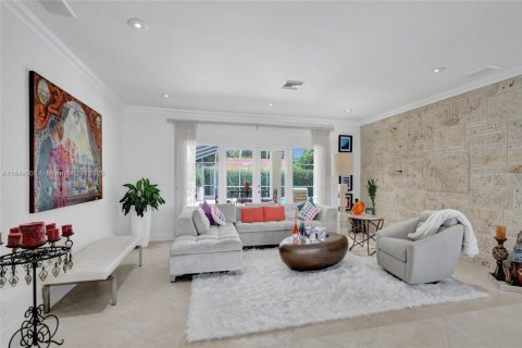 Villa ou maison à vendre à Miami, Floride: 5 chambres, 392.6 m2 № 1842866 - photo 3