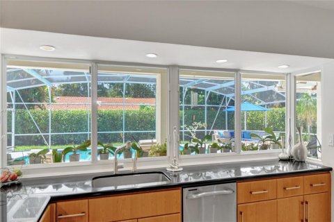 Villa ou maison à vendre à Miami, Floride: 5 chambres, 392.6 m2 № 1842866 - photo 12