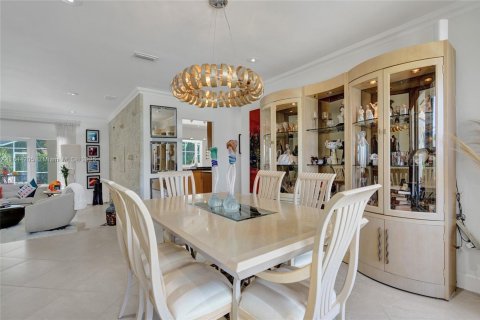 Villa ou maison à vendre à Miami, Floride: 5 chambres, 392.6 m2 № 1842866 - photo 19