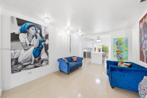Купить виллу или дом в Майами, Флорида 3 спальни, 98.57м2, № 2068787 - фото 12