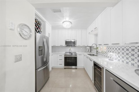 Купить виллу или дом в Майами, Флорида 3 спальни, 98.57м2, № 2068787 - фото 15