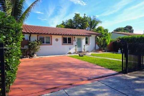 Купить виллу или дом в Майами, Флорида 3 спальни, 98.57м2, № 2068787 - фото 3