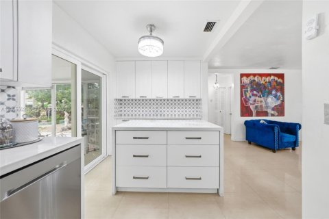 Купить виллу или дом в Майами, Флорида 3 спальни, 98.57м2, № 2068787 - фото 17