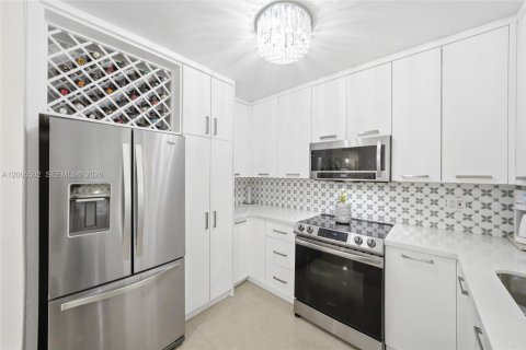 Купить виллу или дом в Майами, Флорида 3 спальни, 98.57м2, № 2068787 - фото 16