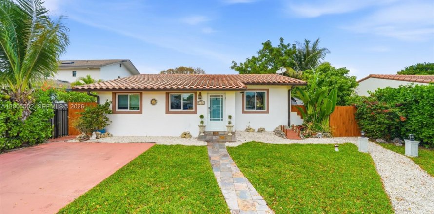 Дом в Майами, Флорида 3 спальни, 98.57м2 № 2068787