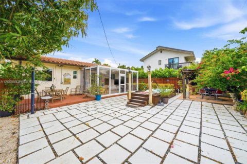 Купить виллу или дом в Майами, Флорида 3 спальни, 98.57м2, № 2068787 - фото 27