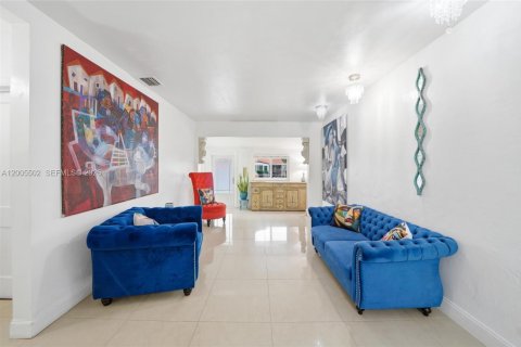 Купить виллу или дом в Майами, Флорида 3 спальни, 98.57м2, № 2068787 - фото 10