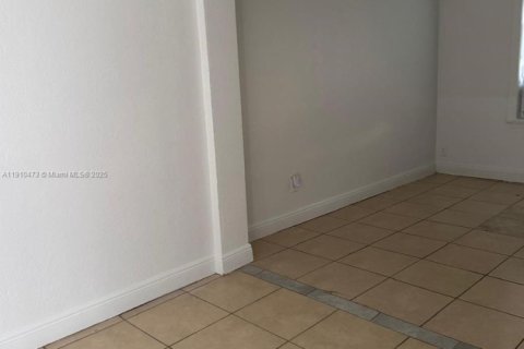 Villa ou maison à louer à Hollywood, Floride: 1 chambre, 50.17 m2 № 1966609 - photo 6