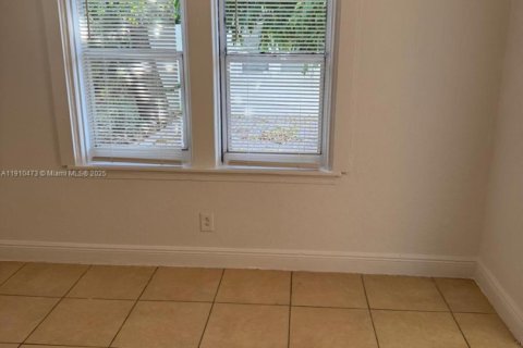 Villa ou maison à louer à Hollywood, Floride: 1 chambre, 50.17 m2 № 1966609 - photo 10