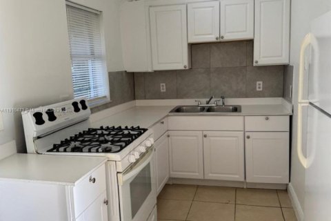 Villa ou maison à louer à Hollywood, Floride: 1 chambre, 50.17 m2 № 1966609 - photo 3