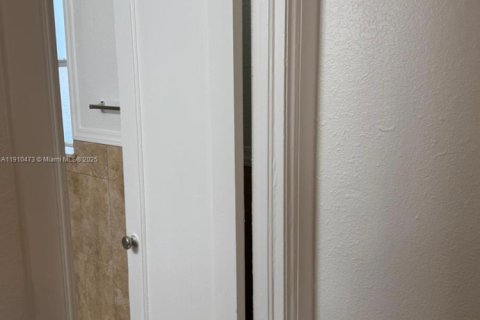 Villa ou maison à louer à Hollywood, Floride: 1 chambre, 50.17 m2 № 1966609 - photo 11