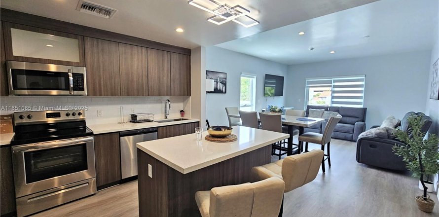 Condominio en Hollywood, Florida, 2 dormitorios  № 1962812