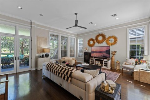 House in Orlando, Florida 4 bedrooms, 380.9 sq.m. № 1648175 - photo 15