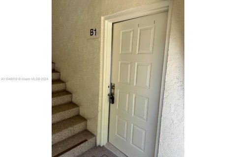 Condo in West Palm Beach, Florida, 2 bedrooms  № 1863799 - photo 4