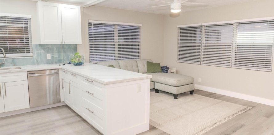 Condo in Deerfield Beach, Florida, 1 bedroom № 1076818