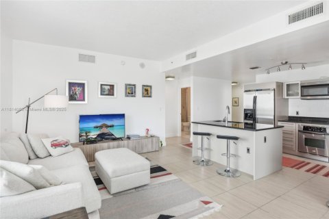 Купить кондоминиум в Майами, Флорида 2 спальни, 109.62м2, № 1763086 - фото 1