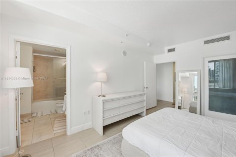 Купить кондоминиум в Майами, Флорида 2 спальни, 109.62м2, № 1763086 - фото 12