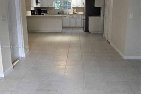 Copropriété à louer à Hollywood, Floride: 2 chambres, 100.33 m2 № 1950425 - photo 6