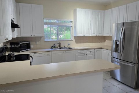 Copropriété à louer à Hollywood, Floride: 2 chambres, 100.33 m2 № 1950425 - photo 2